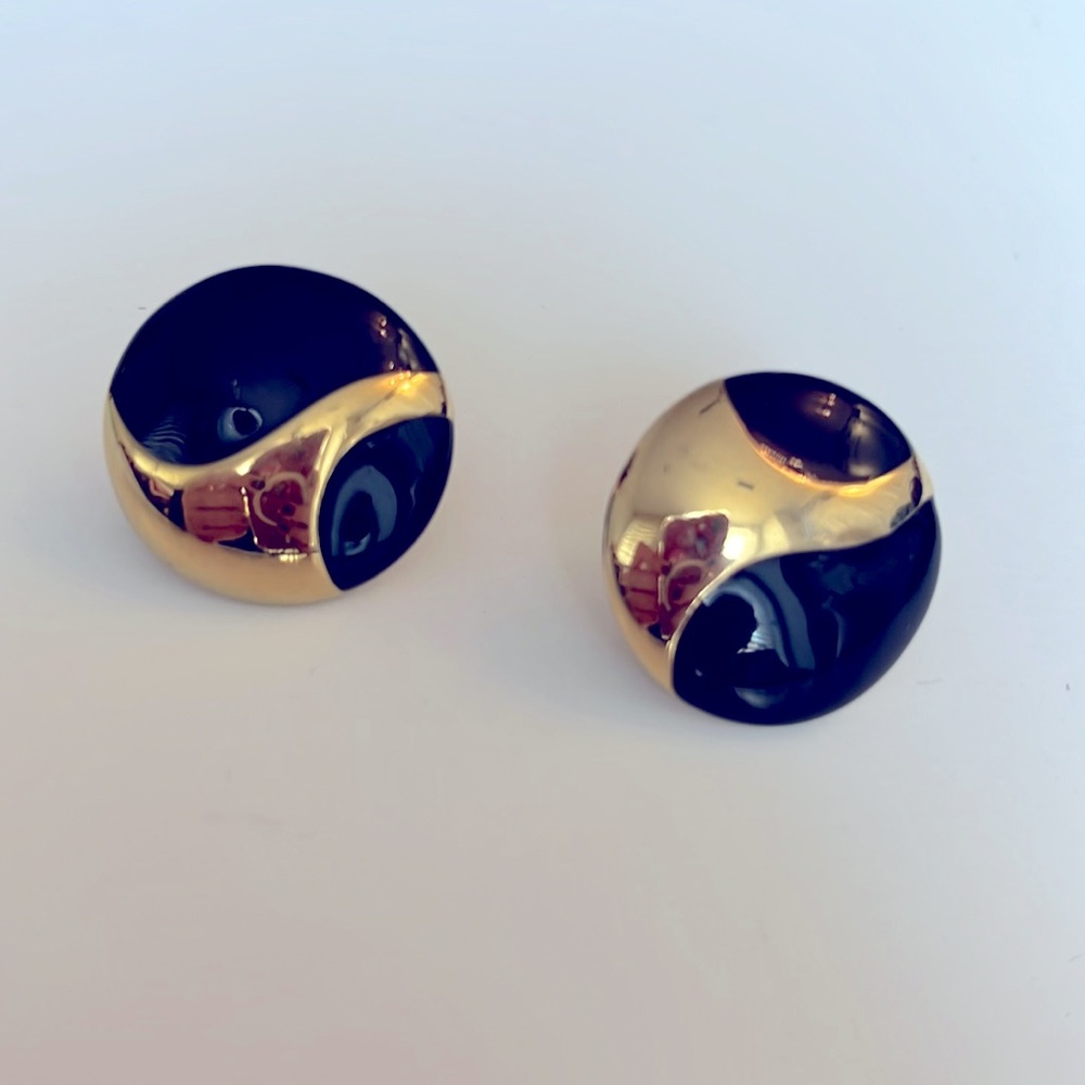 NAPIER GOLD BLACK VINTAGE CLIP ON ROUND EARRINGS